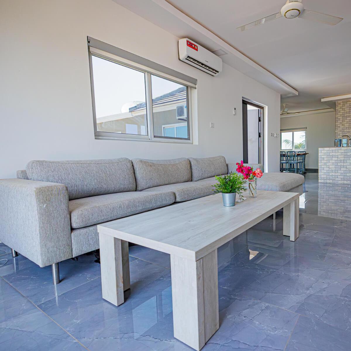 Ocean Villa Heights Brufut Esterno foto