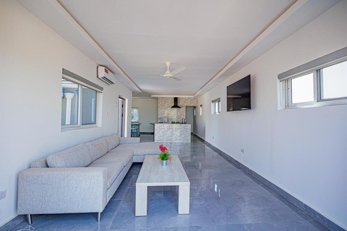 Ocean Villa Heights Brufut Esterno foto