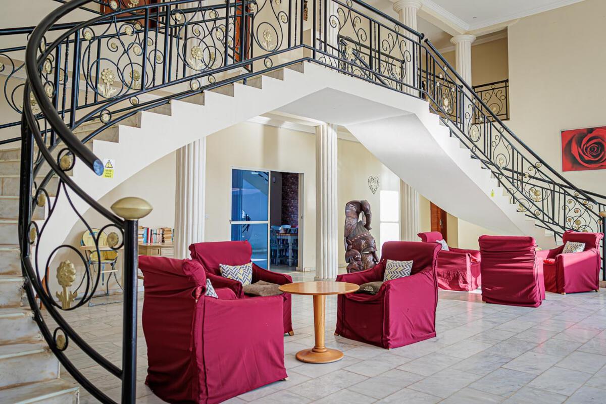 Ocean Villa Heights Brufut Esterno foto