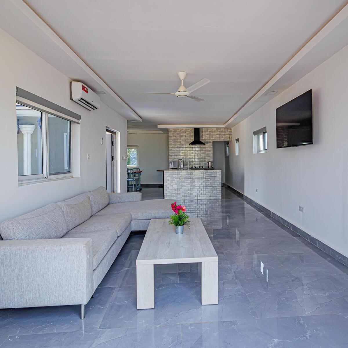 Ocean Villa Heights Brufut Esterno foto