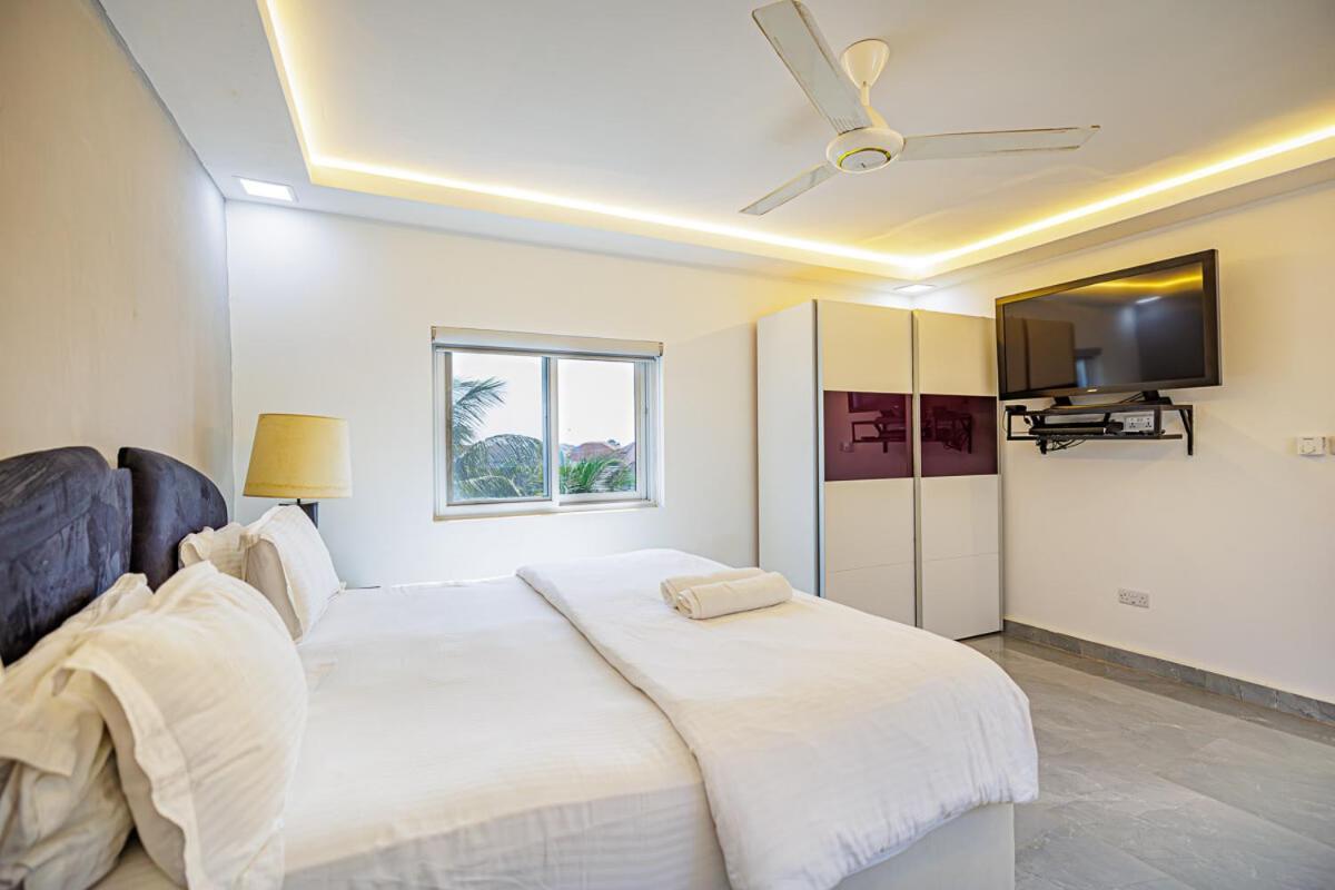 Ocean Villa Heights Brufut Esterno foto