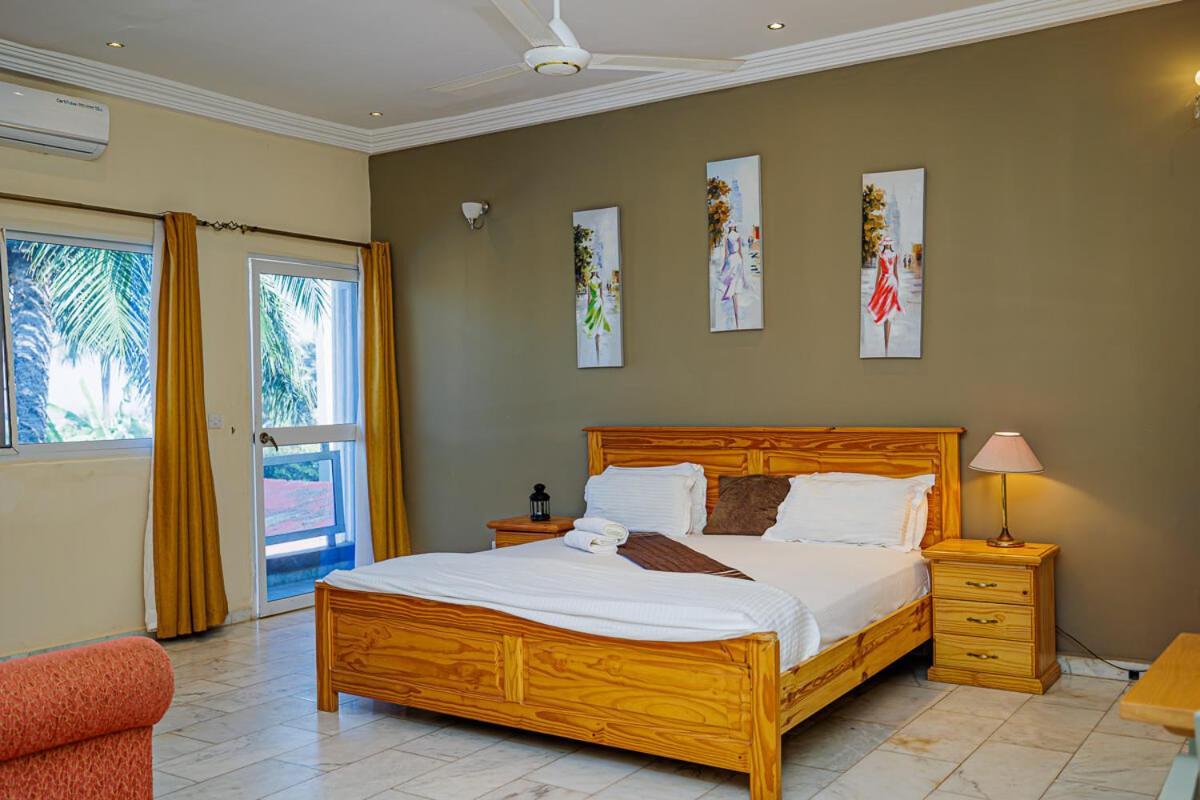 Ocean Villa Heights Brufut Esterno foto