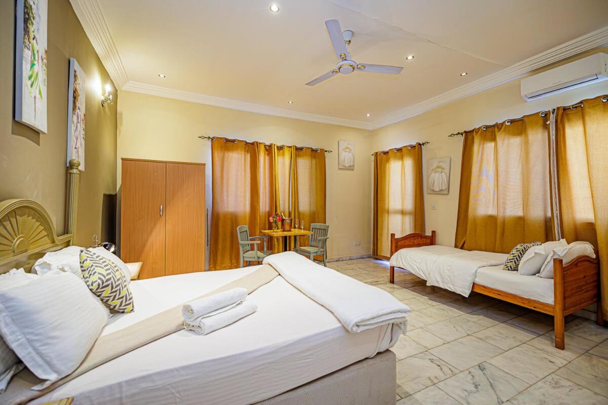 Ocean Villa Heights Brufut Esterno foto