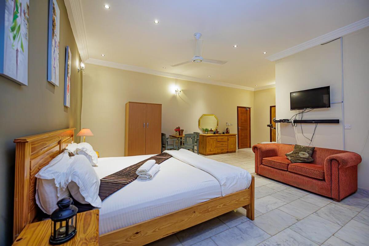 Ocean Villa Heights Brufut Esterno foto