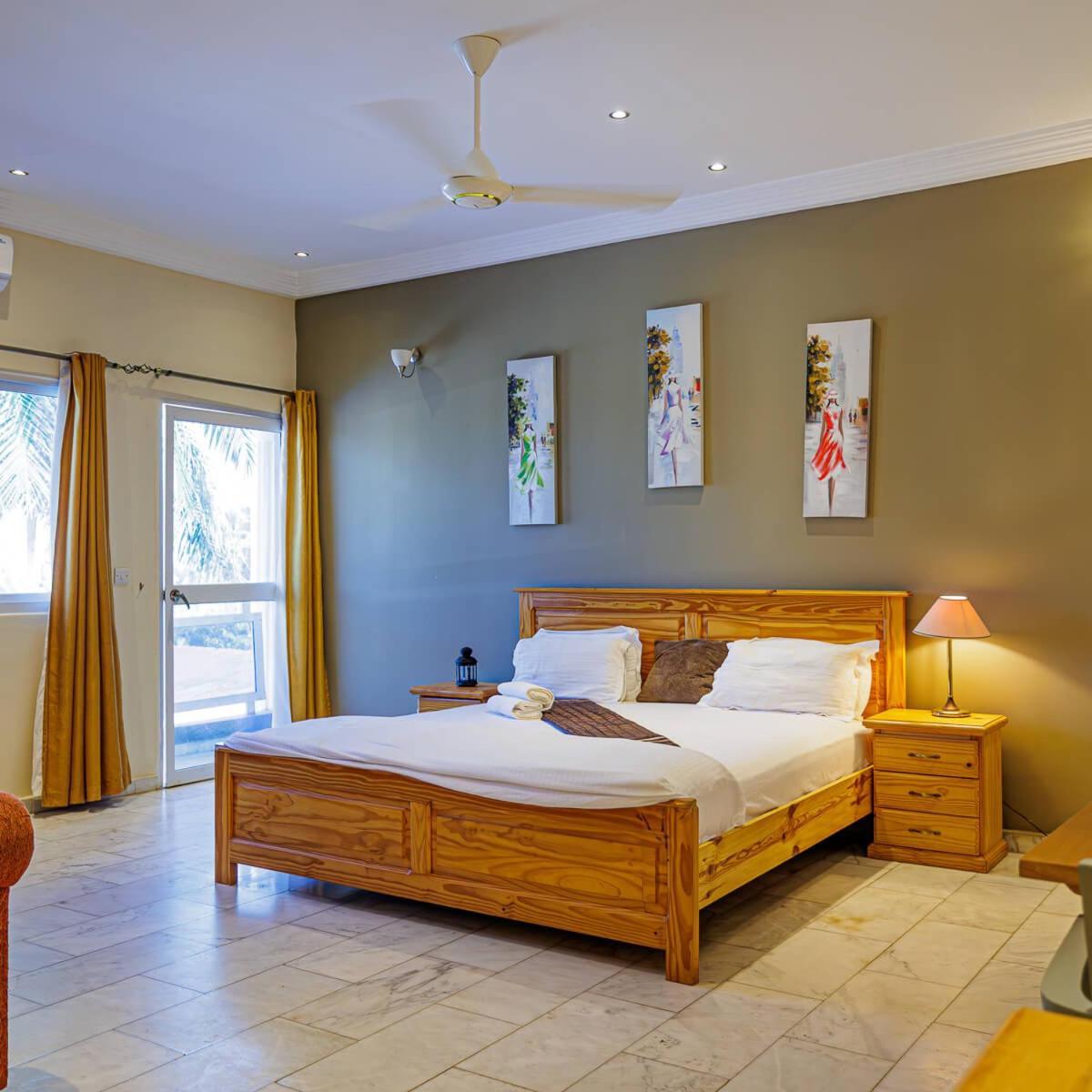Ocean Villa Heights Brufut Esterno foto
